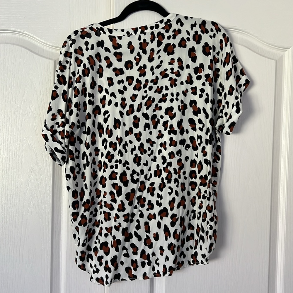 Fun leopard top - Picture 3 of 3